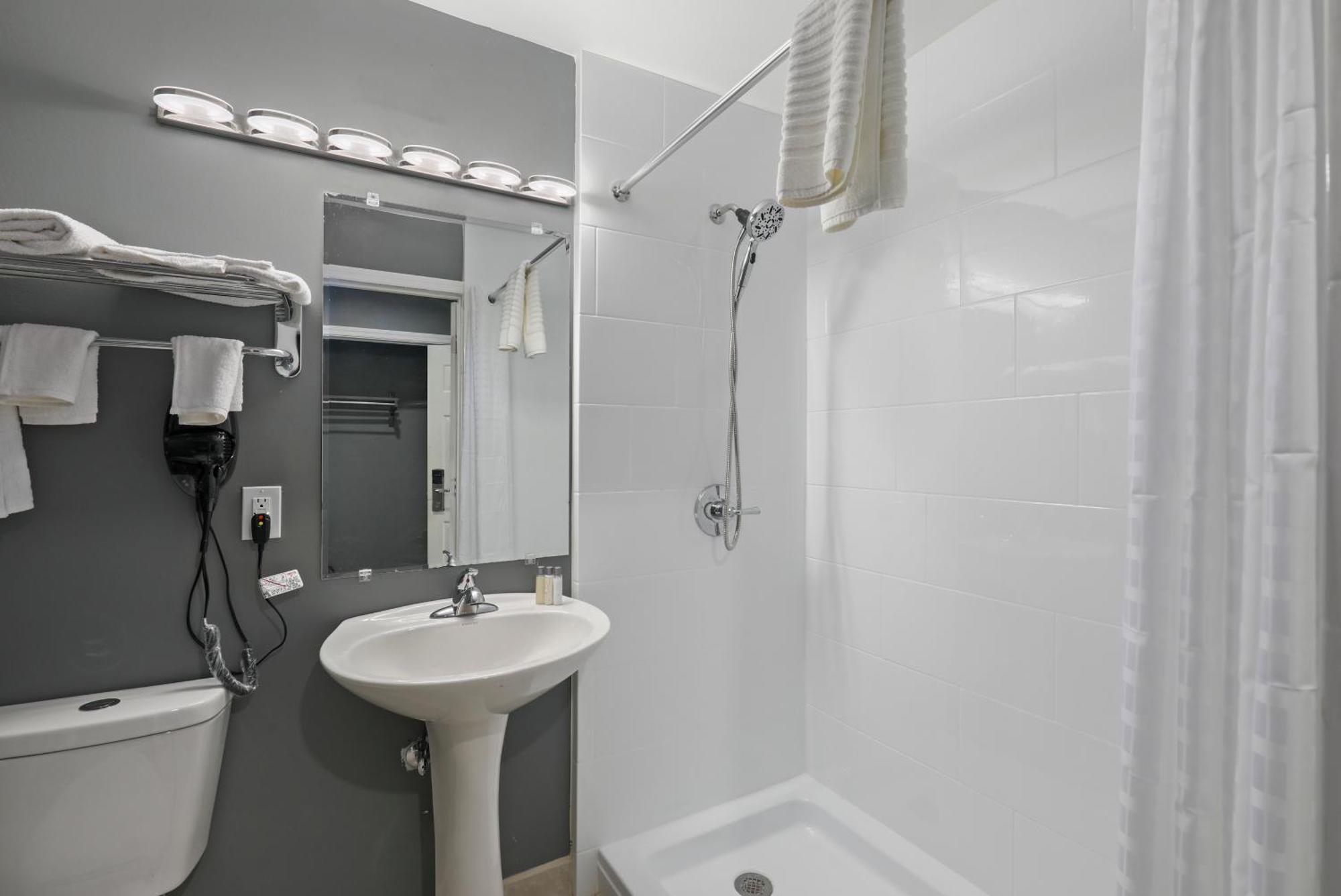 Four Seasons Country Inn Glasgow Buitenkant foto