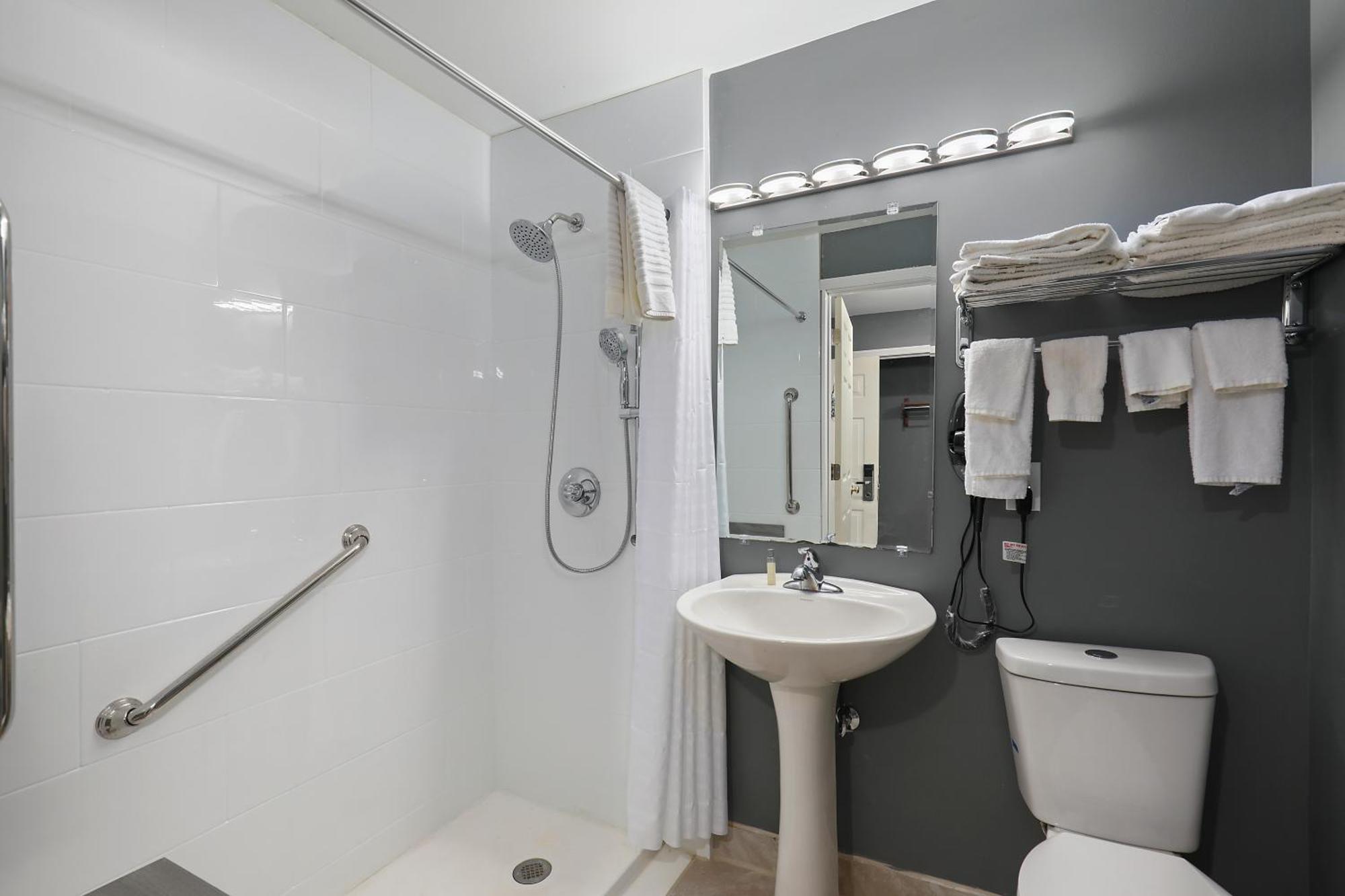 Four Seasons Country Inn Glasgow Buitenkant foto