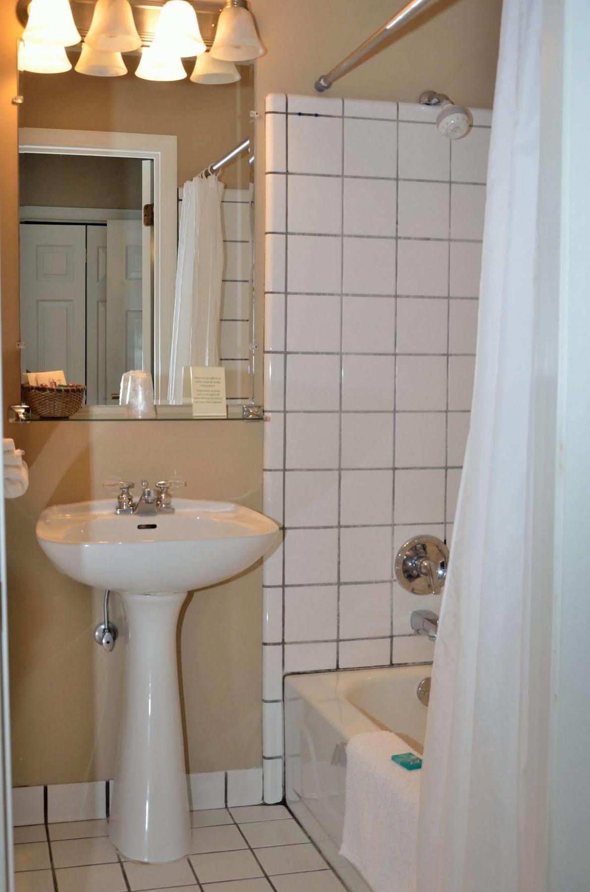 Four Seasons Country Inn Glasgow Buitenkant foto